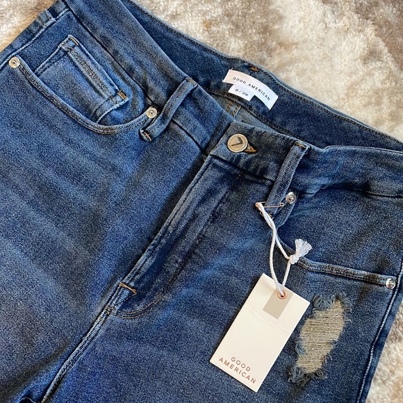 Good American. Good Legs Crop Fray Hem. Size 8/29. - Picture 2 of 3